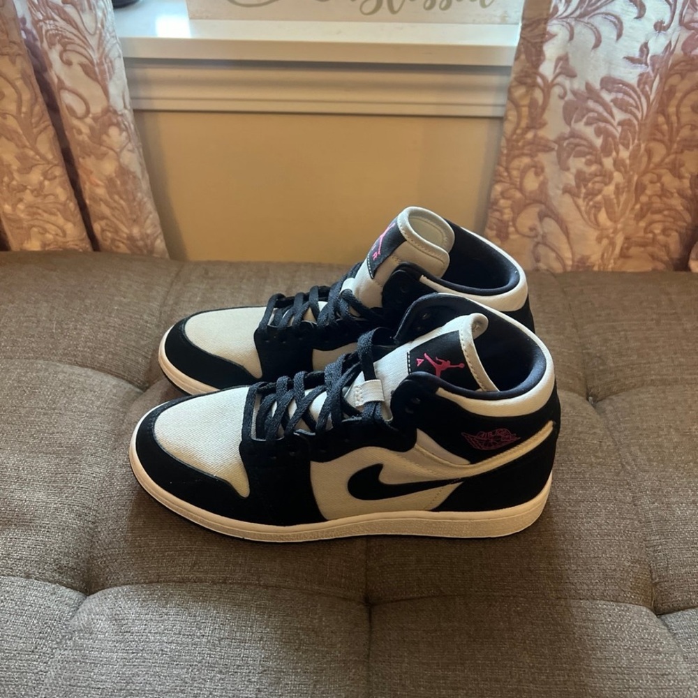 Nike Jordan 1 Mid black/cream youth size 6.5
